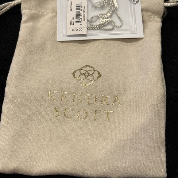 NWT Kendra Scott Tess Pendant Rhodium Necklace in Platinum Drusy - Picture 8 of 8